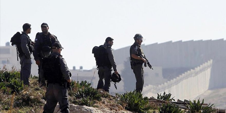 İsrail askerlerinden Filistinli şehidin naaşına insanlık dışı uygulama