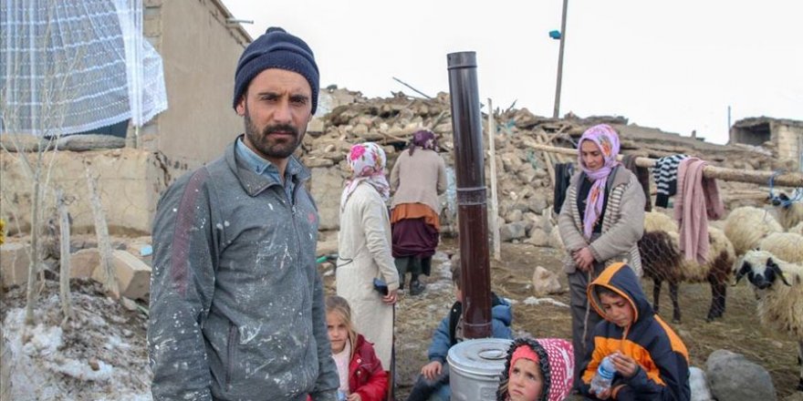 Enkazın altında kalan baba ve 4 çocuğu yaşamını yitirdi