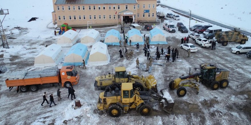 İran'daki deprem nedeniyle Van'da 254 konut ve 297 ahır yıkıldı