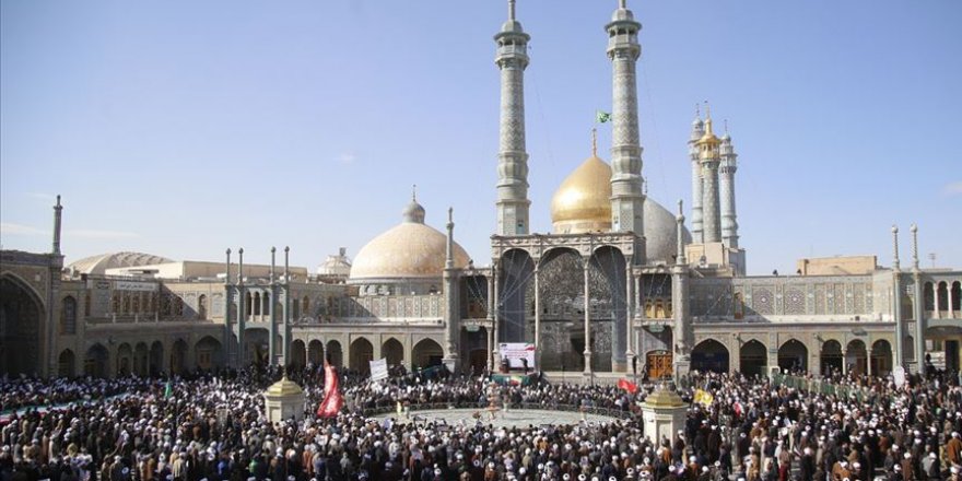 İran'ın Kum kentinde koronavirüs nedeniyle türbe ziyaretine sınırlama