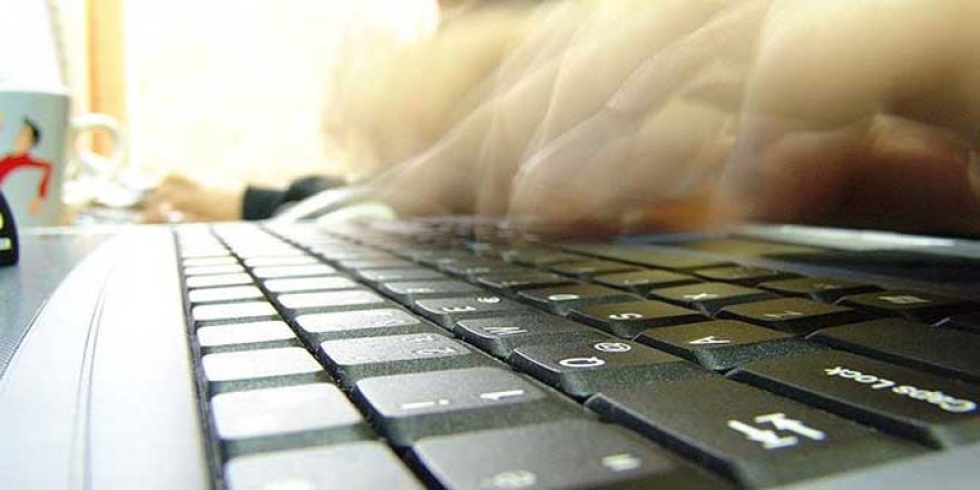 Günün 7,5 saatini internette, 7,5 saatini de uykuda geçiriyoruz