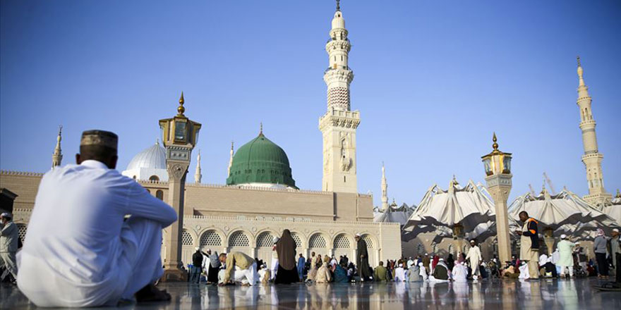 Suudi Arabistan, umre ziyaretlerini durdurdu