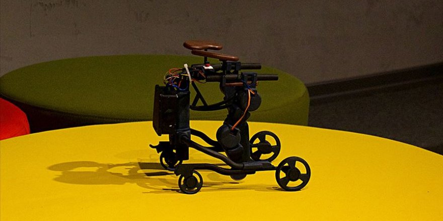 Kas hastası çocuklar için 'mobil yürüme robotu' tasarladılar