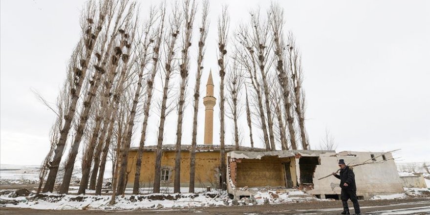 Baraj suları çekilince eski köyler ortaya çıktı