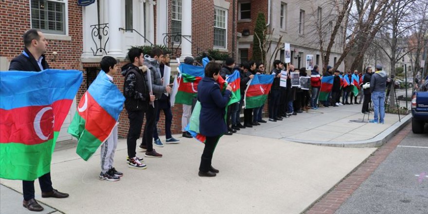 Ermenistan'ın Washington Büyükelçiliği önünde Hocalı Katliamı protesto edildi