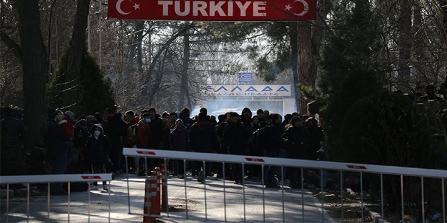 Yunanistan tampon bölgeye jiletli telle barikat kurdu