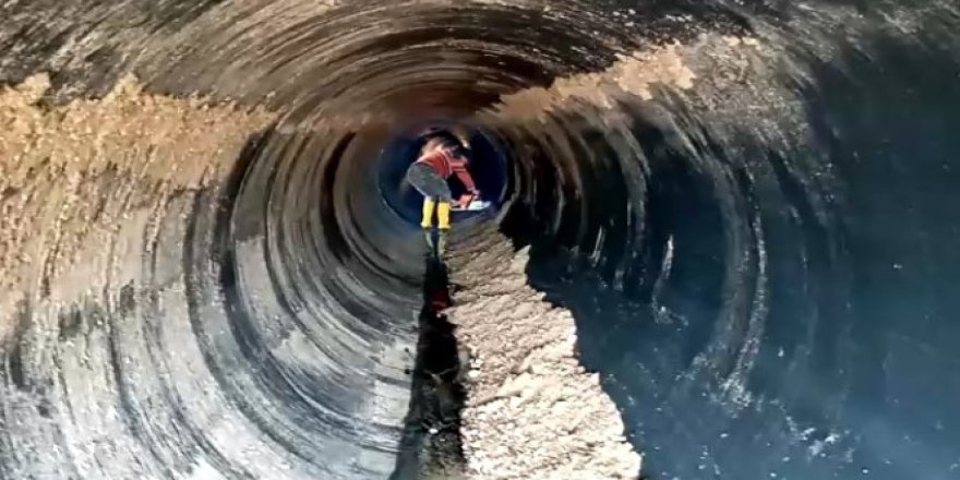 Sahile vuran 200 metrelik boru görenleri şaşkına çevirdi