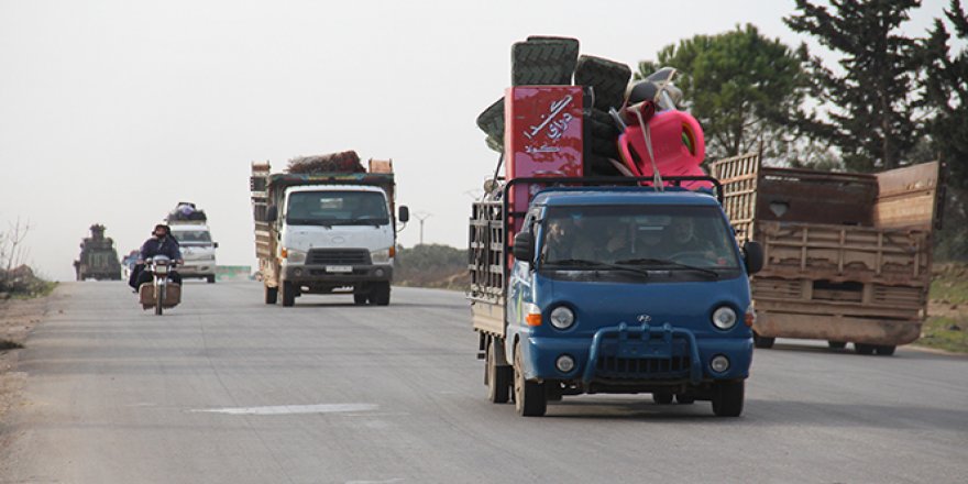 Suriyeliler, Türkiye sınırlarına ilerliyor