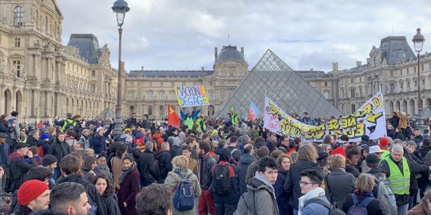 Fransa'da emeklilik reformu mecliste oylanmadan geçirilecek