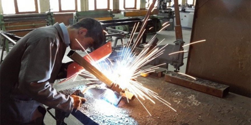 Bu okulun cirosu şirketlerle yarışıyor