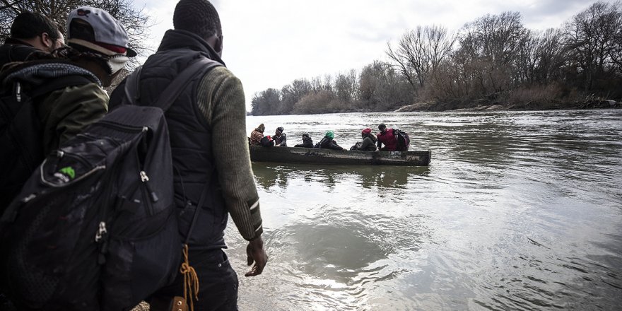 Çok sayıda düzensiz göçmen Meriç Nehri üzerinden Yunanistan tarafına geçti