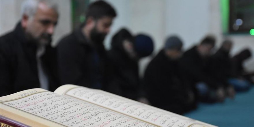 Mehmetçik için camilerde 'zafer' duası okundu