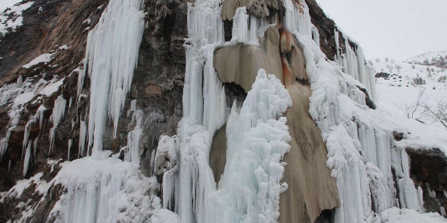Bitlis’te kar yağışının ardından kartpostallık görüntüler oluştu