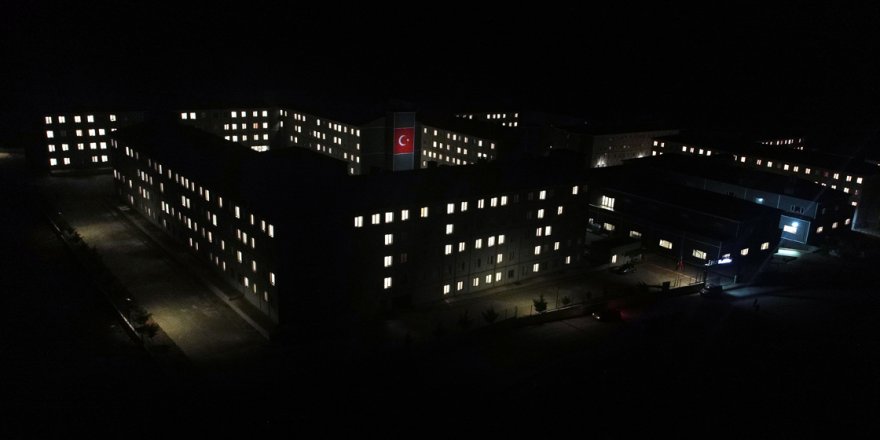 Türkiye Mehmetçik için tek yürek oldu