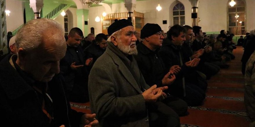 Camilerde Mehmetçik için dua edildi