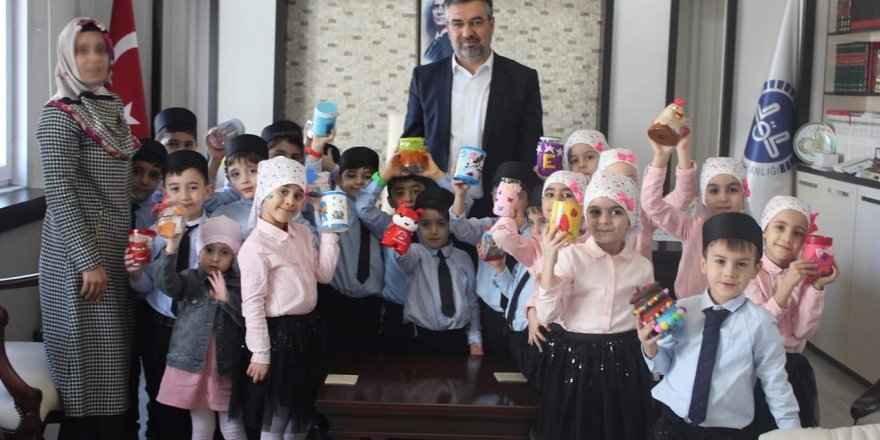 Kuran kursu öğrencileri harçlıklarını İdlib için bağışladı