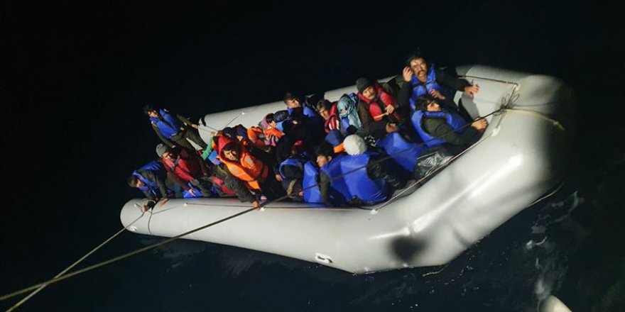 Yunanistan'dan geri itilen sığınmacıları Türk sahil güvenlik ekipleri kurtardı