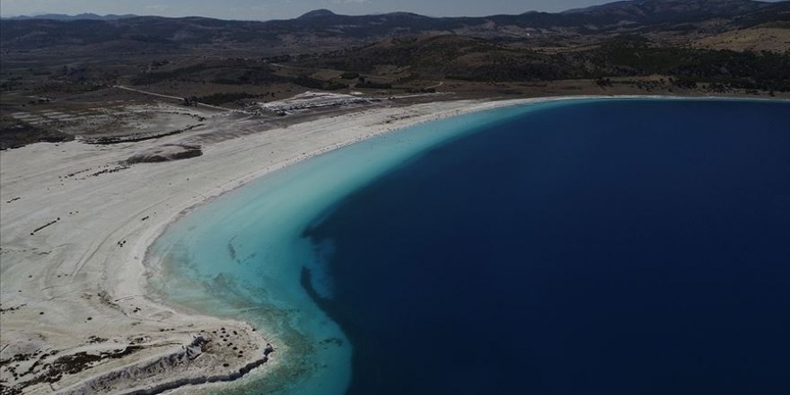 Salda Gölü'ndeki yapılar 'temelsiz' inşa edilecek