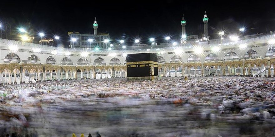 Suudi Arabistan, koronavirüs nedeniyle Kabe'nin etrafındaki tavaf alanını kapatıyor