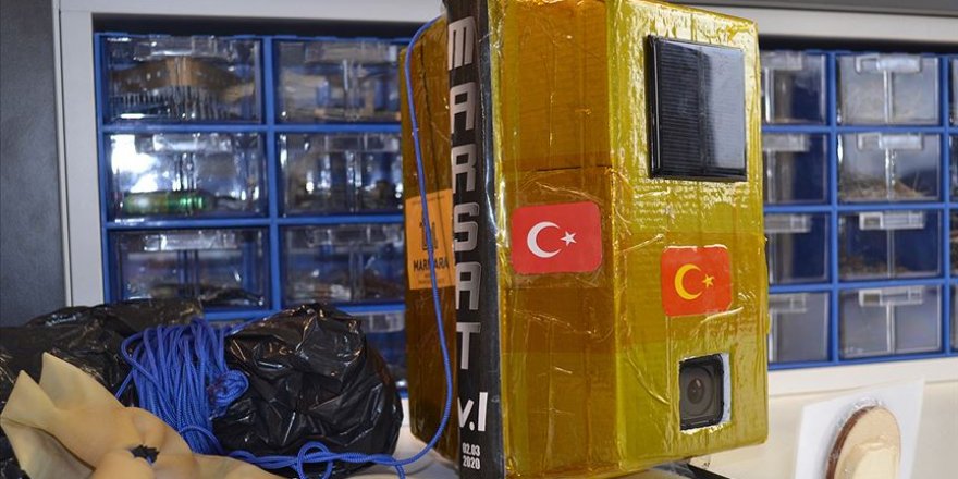 İdlib şehitleri anısına Türk bayrağını 88 bin fitte dalgalandırdılar