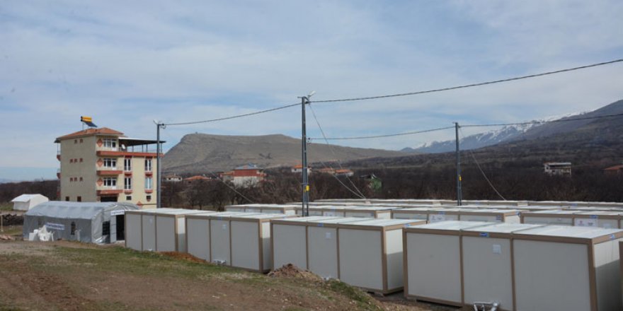 Malatya'da depremzedelerin yaraları sarılıyor