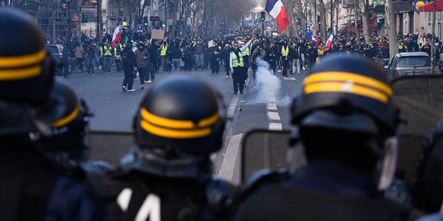 Fransa'da sarı yeleklilerin gösterileri 69'uncu haftasında