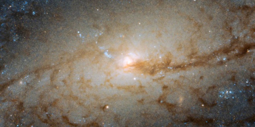 Hubble Uzay Teleskobu, galaktik trafik sıkışıklığını görüntüledi