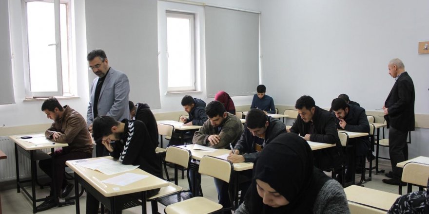 Batman İl Müftülüğünce Umre Ödüllü "Mevlid-i Nebi Gençlik Bilgi Yarışması" yapıldı