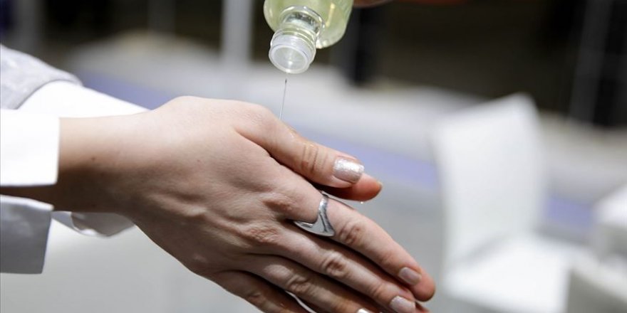 Koronavirüse karşı 'kolonya ve alkol bazlı ıslak mendil' önerisi