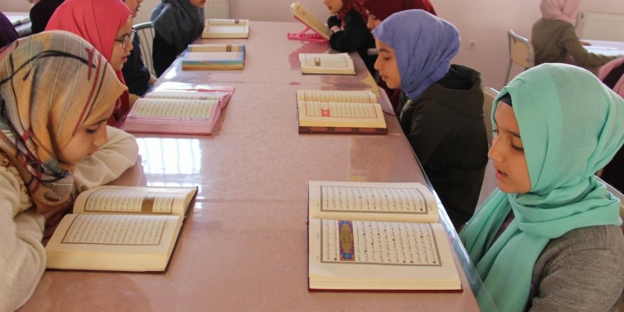 Uzaktan eğitim ile hafızlıklarını tamamladılar