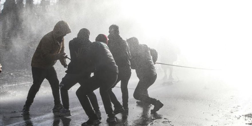 AB Yunanistan'dan 'sığınmacılara şiddet iddialarını' soruşturmasını istedi