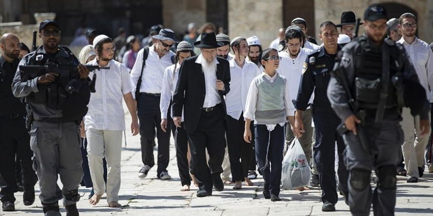 Fanatik Yahudilerden Mescid-i Aksa'ya baskın