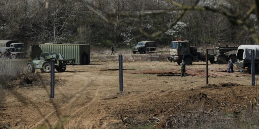 Yunanlılar, sınırın 100 metre gerisine yeni tel duvar inşa ediyor