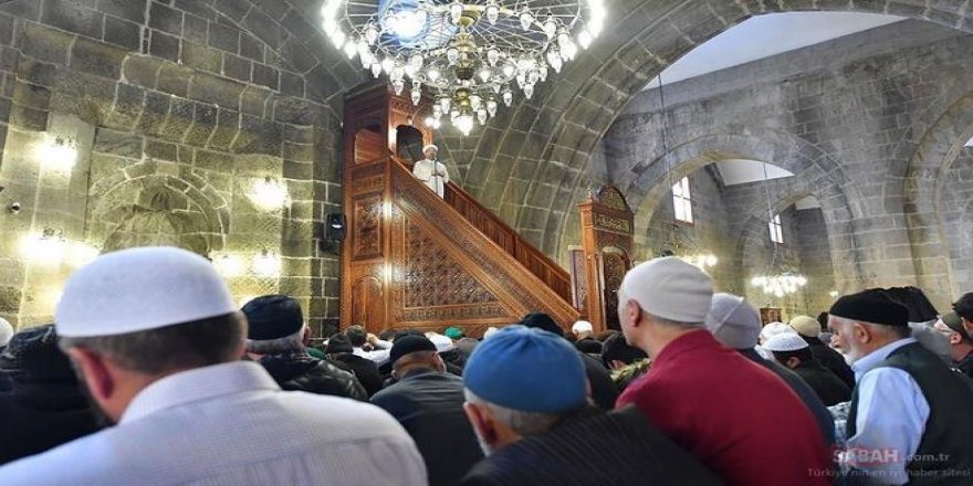 Cuma namazı farz mıdır?