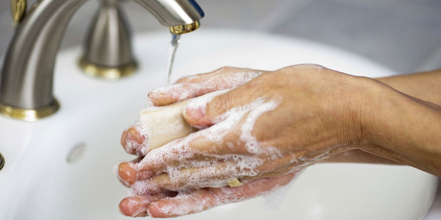 Mikrobiyoloji Uzmanı: Dezenfektan ve kolonya asla el yıkamanın yerini tutmaz