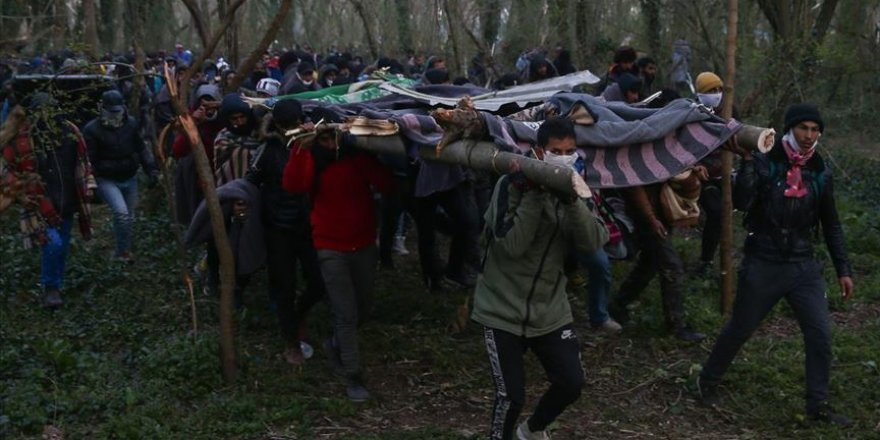 Yunanistan sığınmacılara attığı gaz bombalarıyla bölgeyi savaş alanına çevirdi