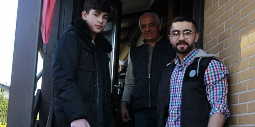 Almanya’da Müslüman gençlerden Kovid-19 nedeniyle dışarı çıkamayan yaşlılara yardım