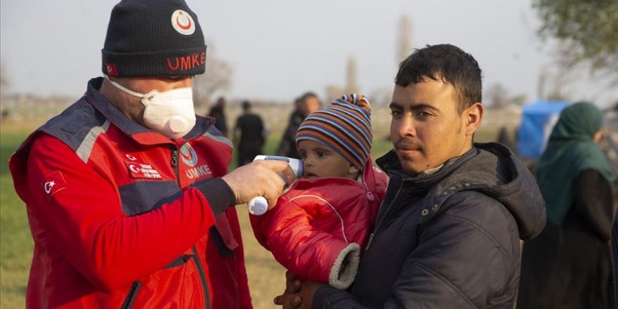 Sınırda bekleyen sığınmacılara sağlık hizmetleri üst düzeyde veriliyor