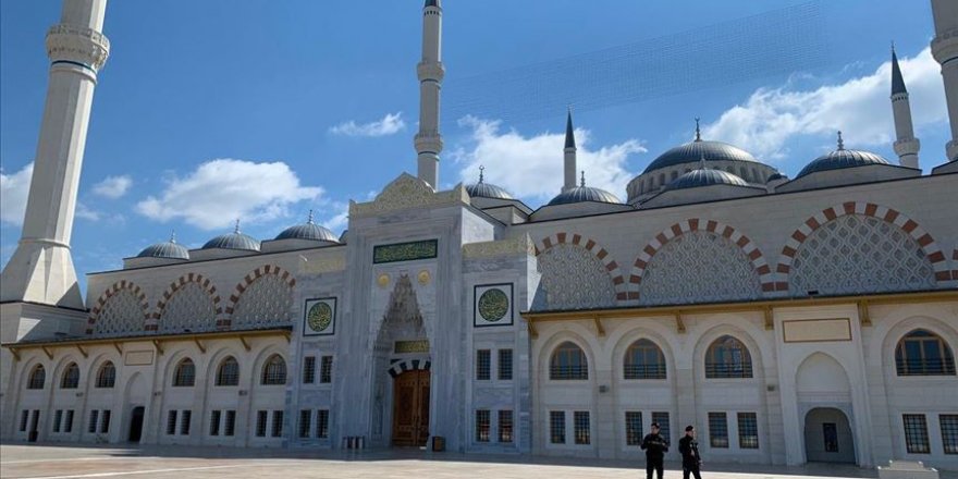 Koronavirüs tedbirleri kapsamında camilerde toplu halde cuma namazı kılınmadı