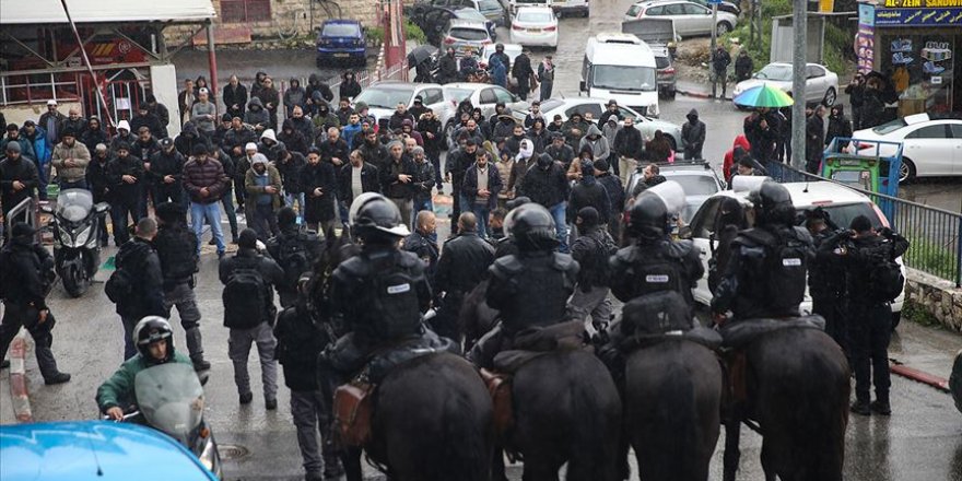 İsrail polisinden Filistinlilerin Mescid-i Aksa'ya ulaşımına engel