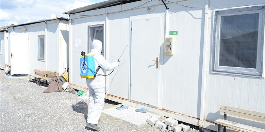 Malatya'da depremzedelerin barındığı konteynerler dezenfekte edildi