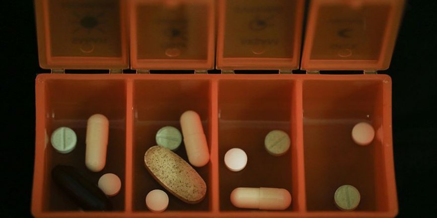 Yaşlılara 'salgın sürecinde ilacınızı hekiminize danışmadan değiştirmeyin' uyarısı