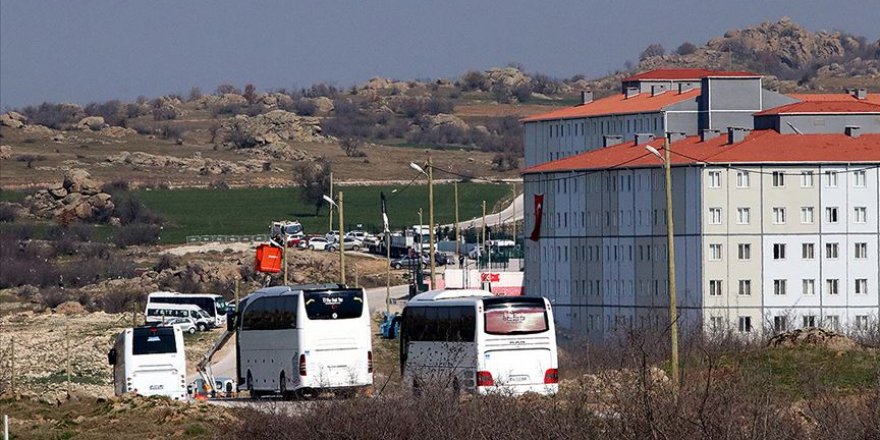 Yurt dışından gelen 200 kişi daha Kırklareli'nde öğrenci yurtlarına yerleştirildi