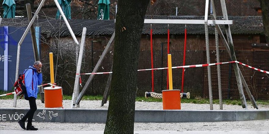 Almanya'da koronavirüsle mücadele için ikiden fazla kişinin bir araya gelmesi yasaklandı