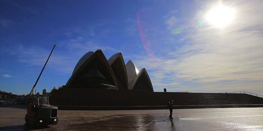 Avustralya'da sadece zorunlu ihtiyaçların karşılandığı iş yerleri açık kalacak
