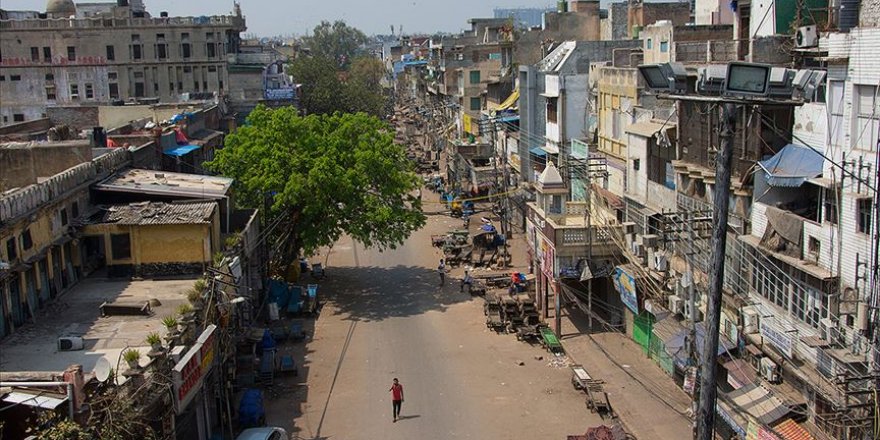 Hindistan'da koronavirüs salgını nedeniyle sokağa çıkma yasağı ilan edildi