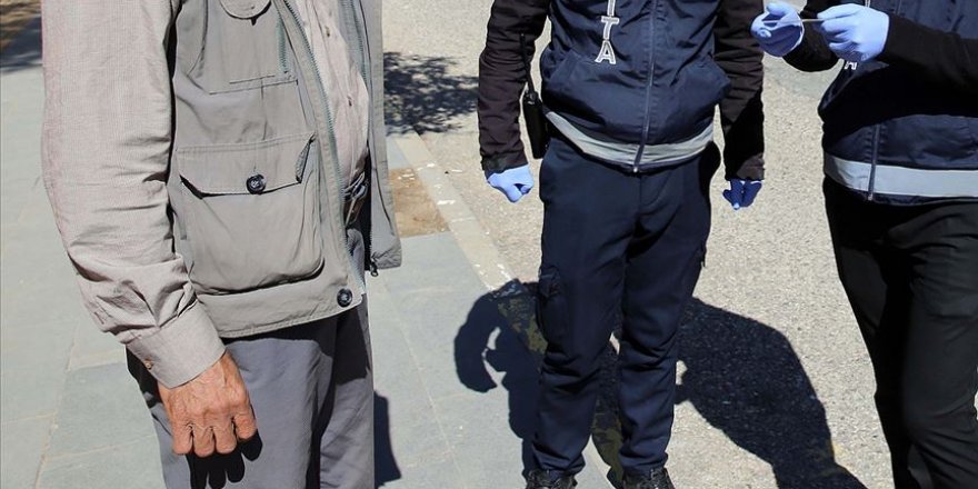 Aydın'da uyarılara rağmen evlerine gitmeyen 8 kişiye para cezası