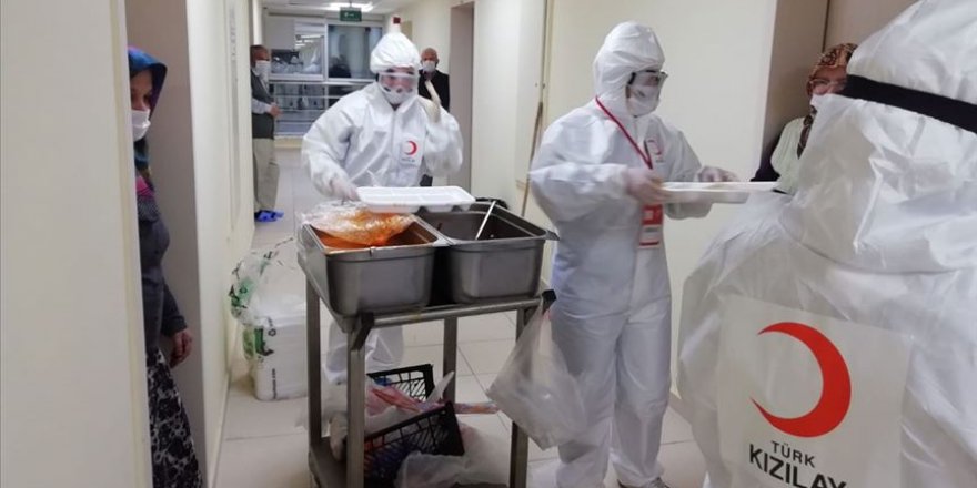Kızılay koronavirüsle mücadelede sosyal yardım çalışmalarını artırdı