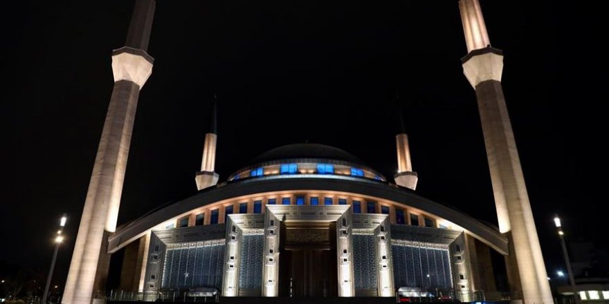 Koronavirüsün son bulması için cami hoparlörlerinden ikinci kez dualar yükseldi