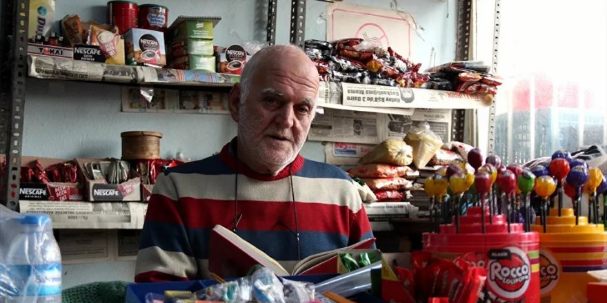 Gizli hayırsever, iki bakkalın veresiye defterini satın aldı